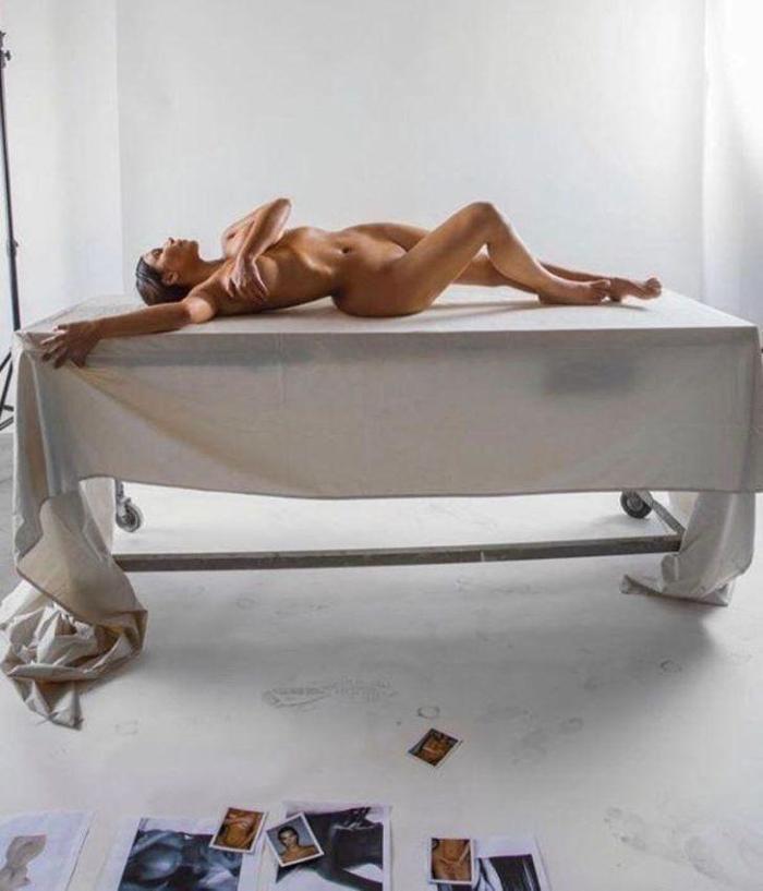 Kim Kardashian bu kez çırılçıplak