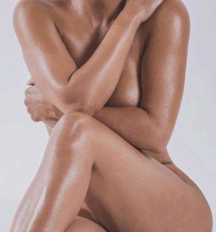 Kim Kardashian bu kez çırılçıplak