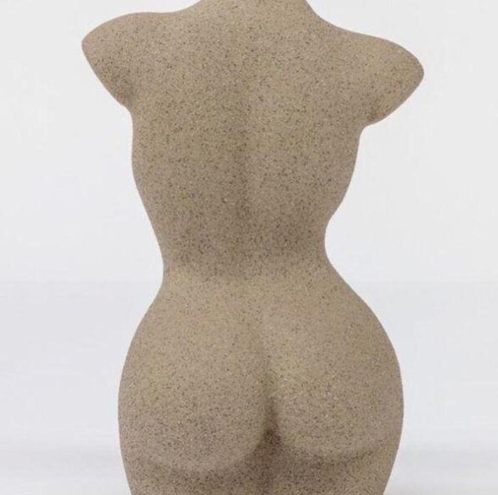 Kim Kardashian bu kez çırılçıplak