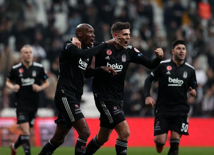 Son dakika Beşiktaş haberi 14 futbolcunun 10u gidiyor