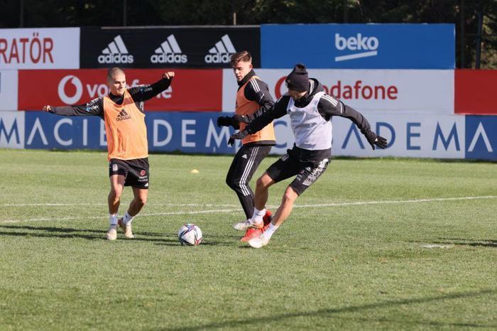 Son dakika Beşiktaş haberi 14 futbolcunun 10u gidiyor