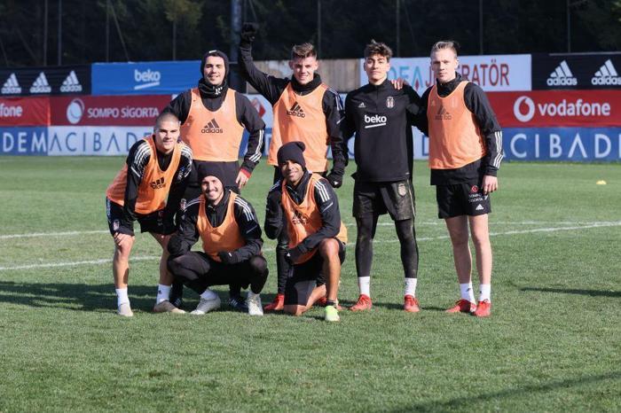 Son dakika Beşiktaş haberi 14 futbolcunun 10u gidiyor