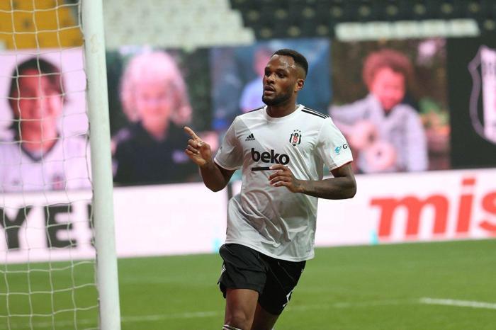 Son dakika Beşiktaş haberi 14 futbolcunun 10u gidiyor