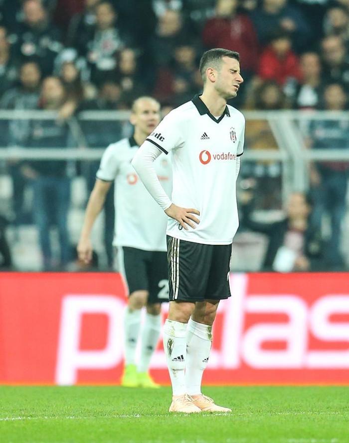 Beşiktaşlı Oğuzhan Özyakup Romaya transfer olacak mı Monchi açıkladı...