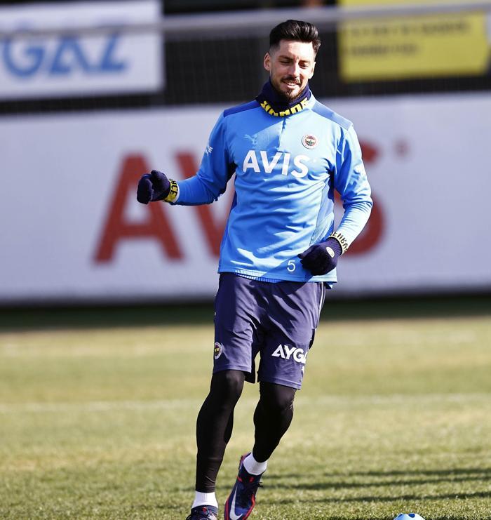 İsmail Kartal kararını verdi Fenerbahçenin Antalyaspor maçı muhtemel 11i...