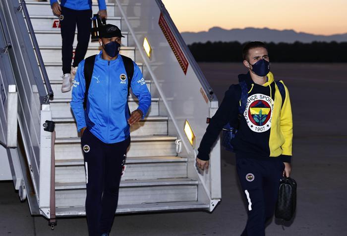 İsmail Kartal kararını verdi Fenerbahçenin Antalyaspor maçı muhtemel 11i...