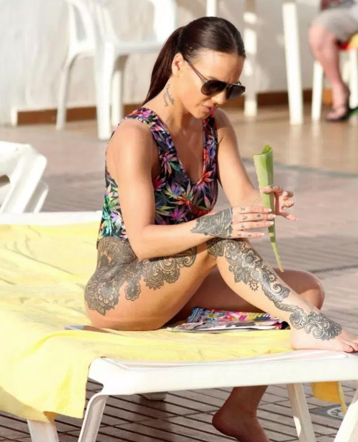 Chantelle Connellyin kalçasının izini gören şoke oluyor