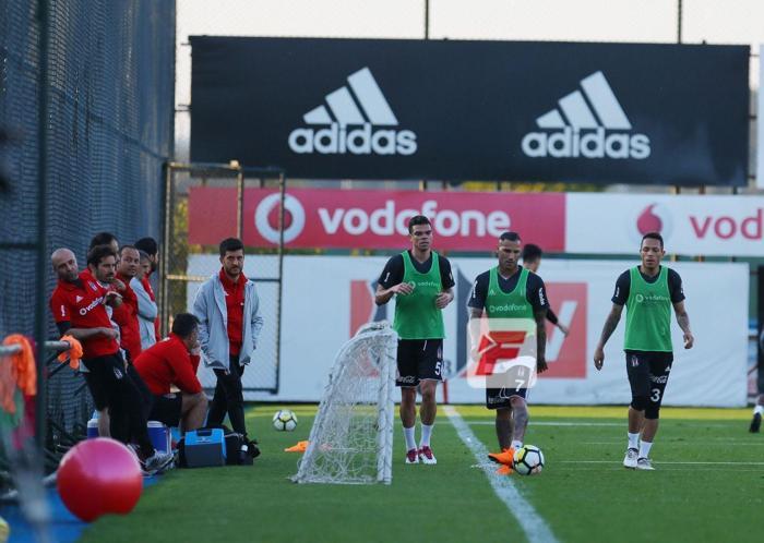 Ümraniyede kritik zirve Fikret Orman, Beşiktaş antrenmanında