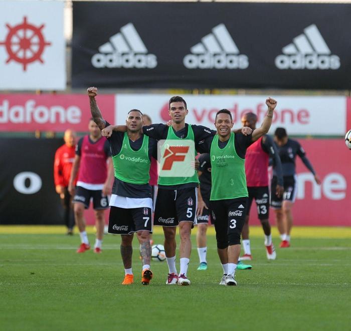 Ümraniyede kritik zirve Fikret Orman, Beşiktaş antrenmanında