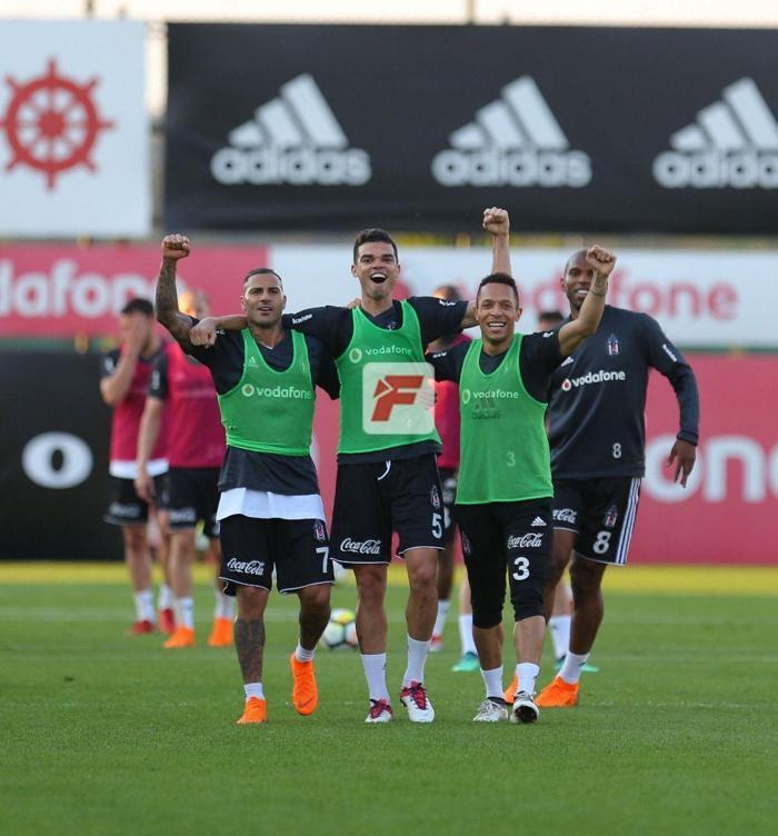 Ümraniyede kritik zirve Fikret Orman, Beşiktaş antrenmanında