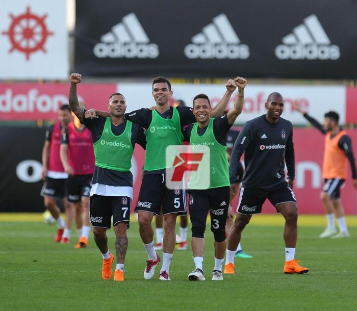 Ümraniyede kritik zirve Fikret Orman, Beşiktaş antrenmanında