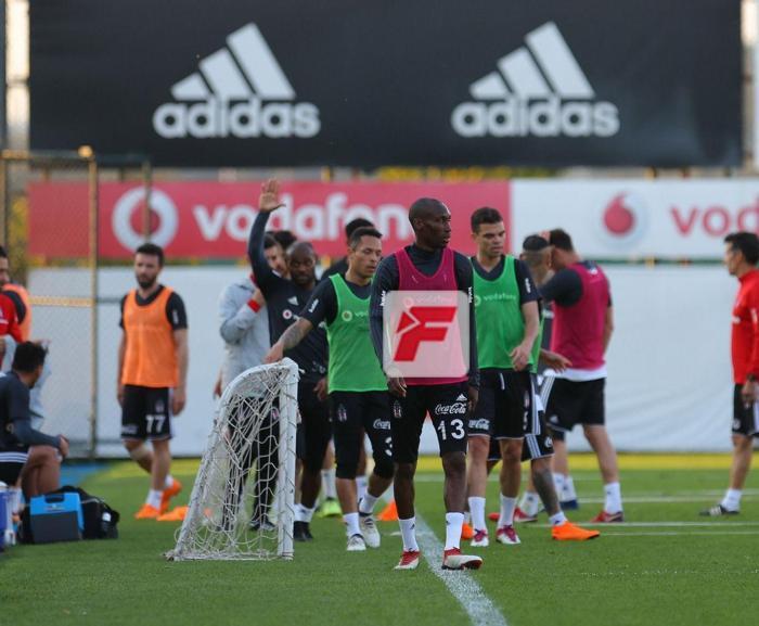 Ümraniyede kritik zirve Fikret Orman, Beşiktaş antrenmanında
