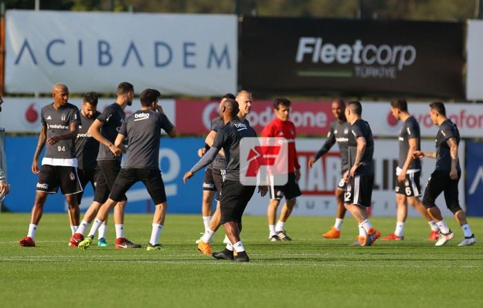 Ümraniyede kritik zirve Fikret Orman, Beşiktaş antrenmanında
