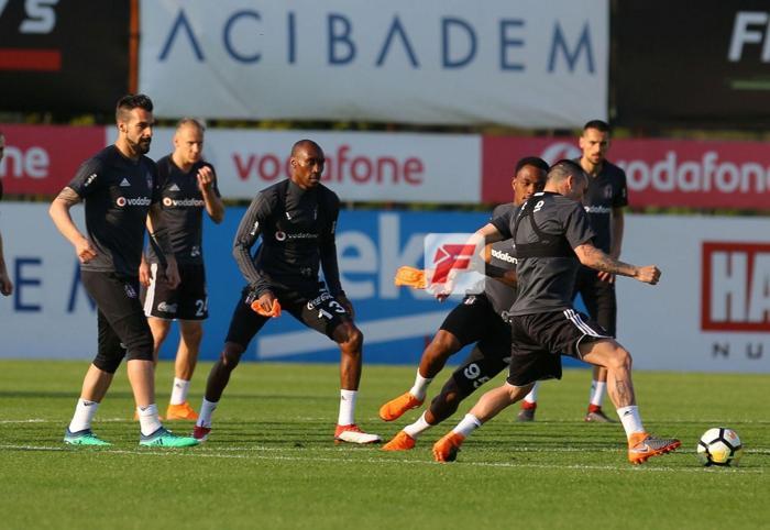 Ümraniyede kritik zirve Fikret Orman, Beşiktaş antrenmanında