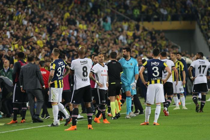 Takımlar maça hangi kadrolarla çıkacaklar 11e 11 mi, 11e 10 mu oynanacak