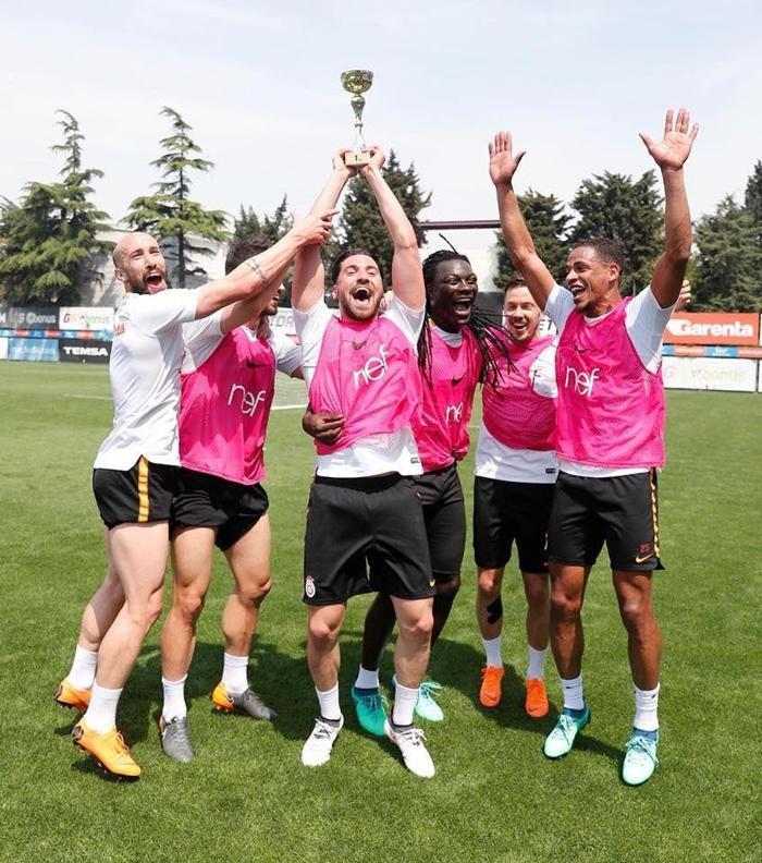 Galatasaray idmanında kupa töreni