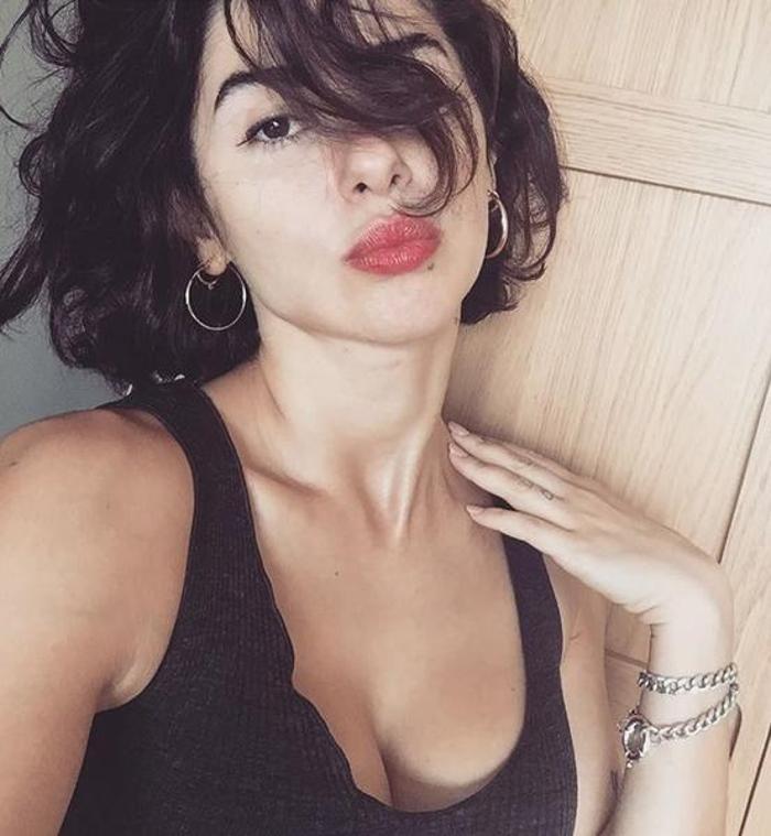 Nesrin Cavadzade kimdir
