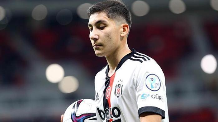 Transfer haberi Beşiktaşın genç yıldızı Emirhan İlkhanu dünya devi izleyecek