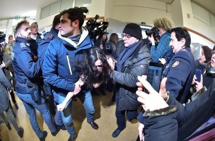 Berlusconiye Femen şoku