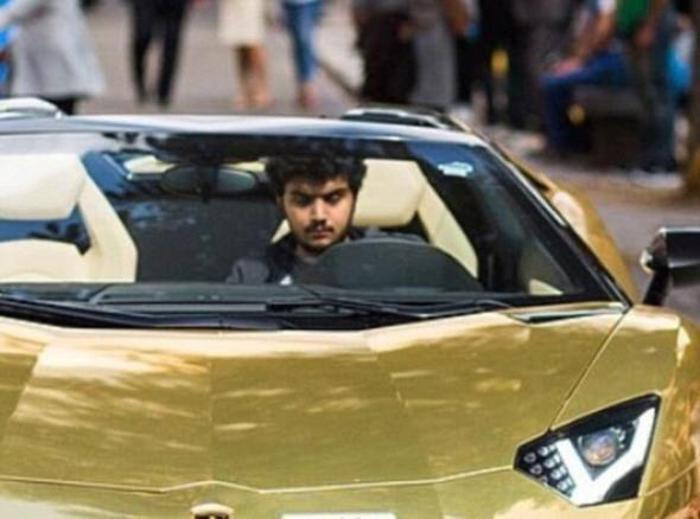 Suudi milyarder arabalarını altın kaplattı