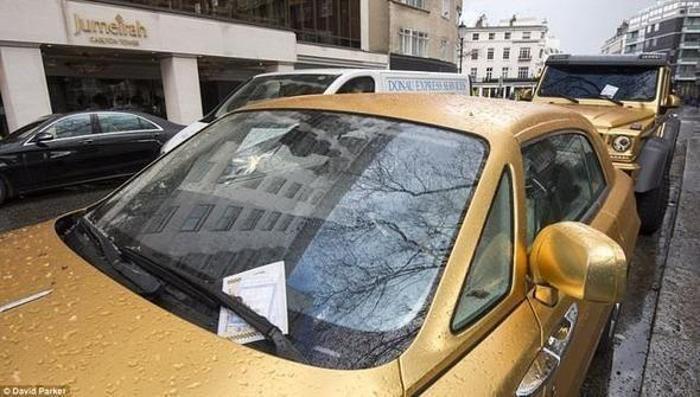 Suudi milyarder arabalarını altın kaplattı
