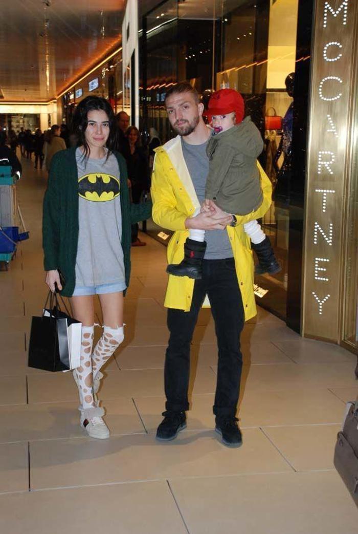 Caner Erkin evi terk etti