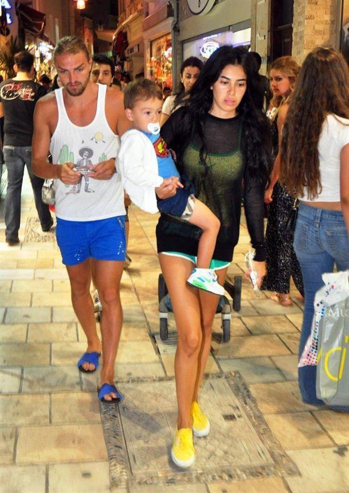 Caner Erkin evi terk etti