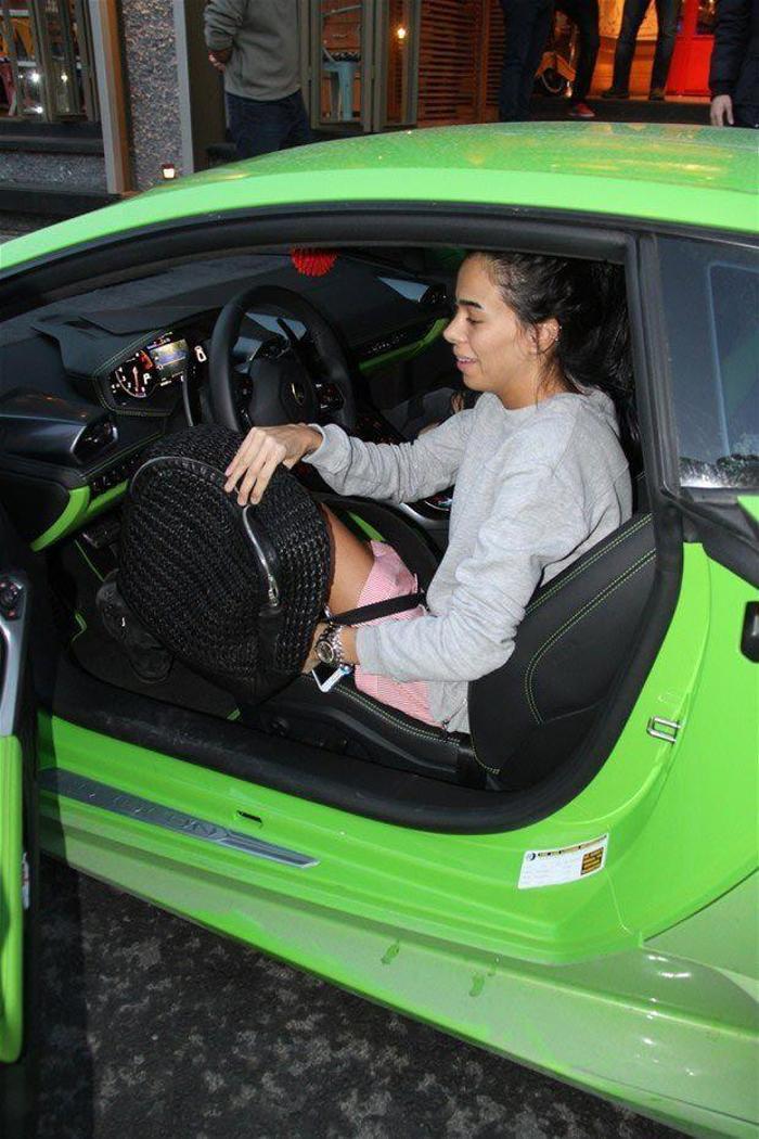 Caner Erkin evi terk etti