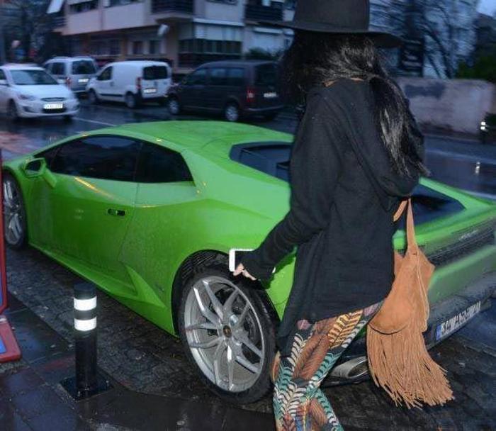 Caner Erkin evi terk etti