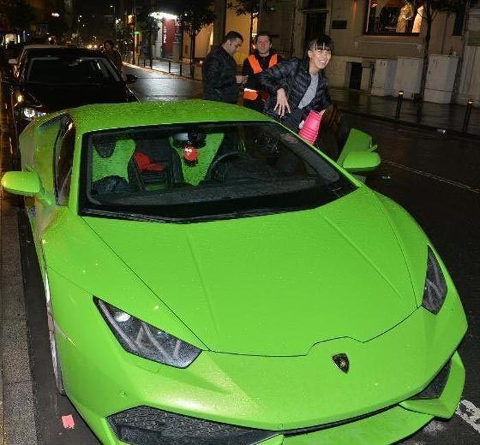 Caner Erkin evi terk etti