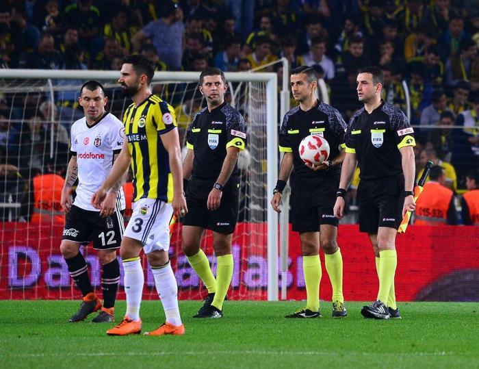 BBC: Türkiye Kupası yarı finali Beşiktaş patronunun kafasından vurulmasının ardından yarıda kaldı