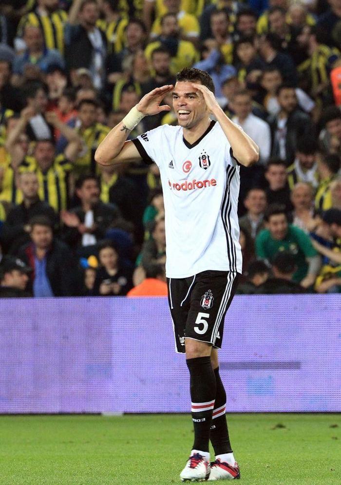 Marca: Korku savaşında Pepe kırmızı kart gördü