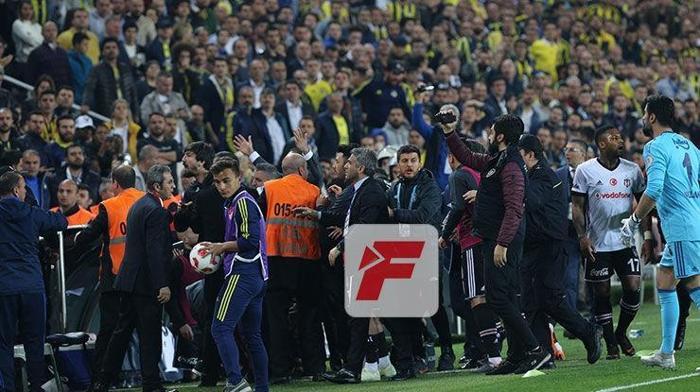 Şenol Güneşin kafasına dikiş atıldı ve hastaneye kaldırıldı