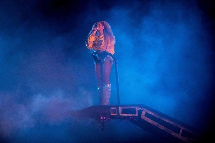 Beyonceden müthiş performans İşte ünlülerin akın ettiği Coachella Festivali