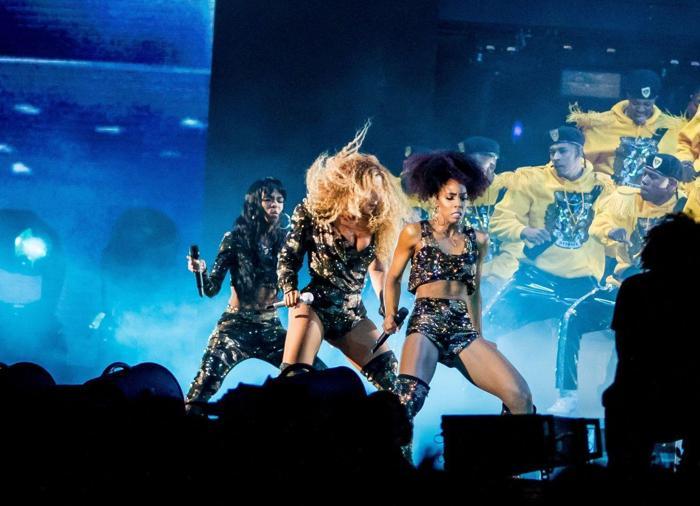 Beyonceden müthiş performans İşte ünlülerin akın ettiği Coachella Festivali
