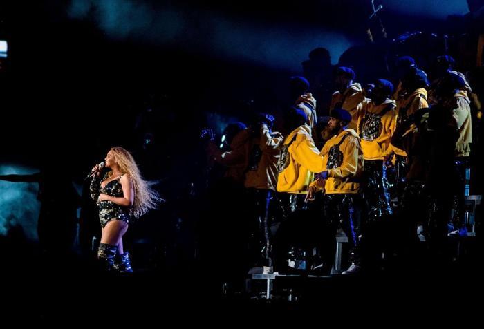Beyonceden müthiş performans İşte ünlülerin akın ettiği Coachella Festivali