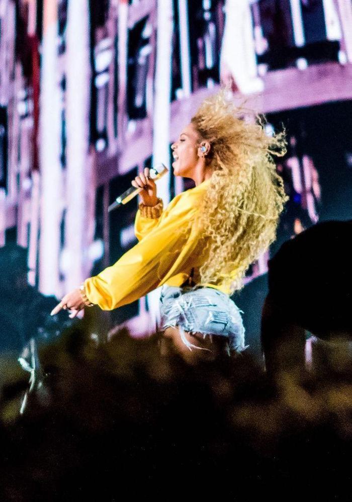 Beyonceden müthiş performans İşte ünlülerin akın ettiği Coachella Festivali