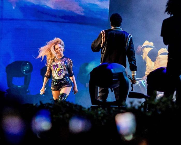Beyonceden müthiş performans İşte ünlülerin akın ettiği Coachella Festivali