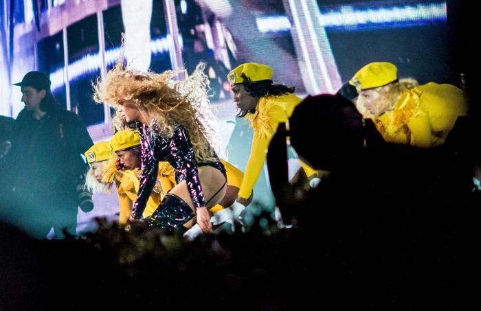 Beyonceden müthiş performans İşte ünlülerin akın ettiği Coachella Festivali