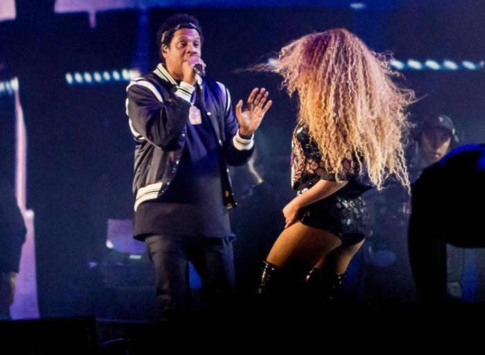 Beyonceden müthiş performans İşte ünlülerin akın ettiği Coachella Festivali