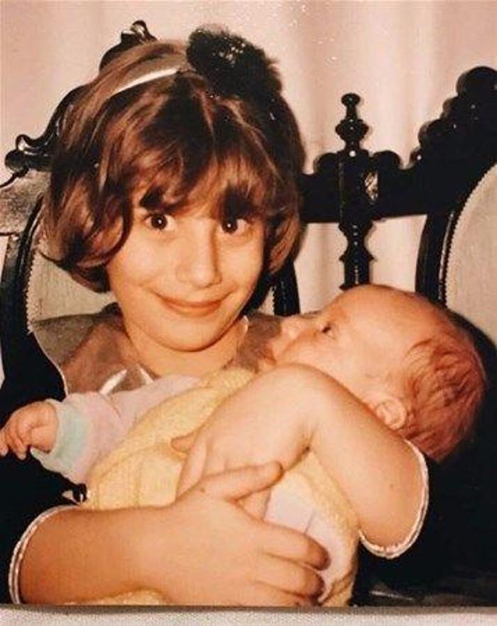 Ünlüler ve kardeşleri. Çok şaşıracaksınız