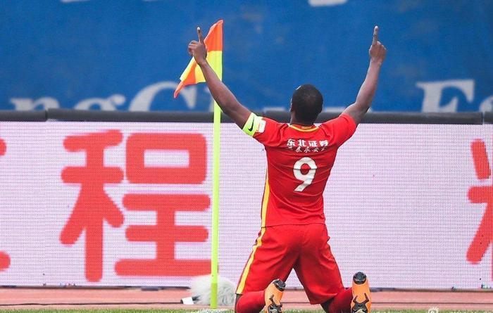 Fenerbahçe ve Galatasaray, Odion Ighalo transferi için kapışıyor