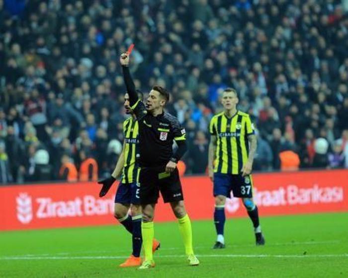 Beşiktaş - Fenerbahçe derbisi: Futbol haini
