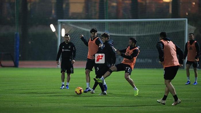 Ryan Babel yeniden... Beşiktaş idmanında dikkat çeken detay