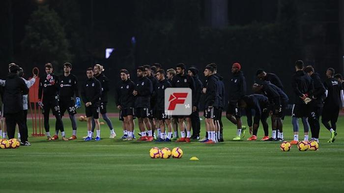 Ryan Babel yeniden... Beşiktaş idmanında dikkat çeken detay