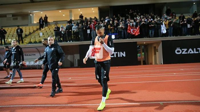 Ryan Babel yeniden... Beşiktaş idmanında dikkat çeken detay
