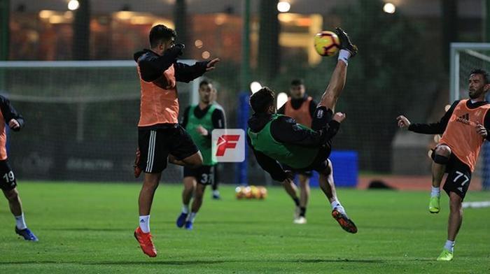 Ryan Babel yeniden... Beşiktaş idmanında dikkat çeken detay