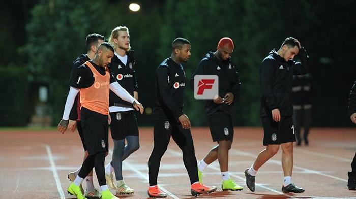 Ryan Babel yeniden... Beşiktaş idmanında dikkat çeken detay