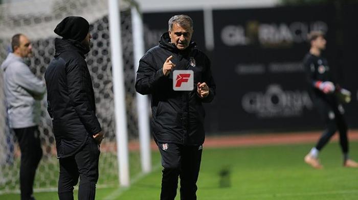 Ryan Babel yeniden... Beşiktaş idmanında dikkat çeken detay