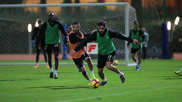 Ryan Babel yeniden... Beşiktaş idmanında dikkat çeken detay
